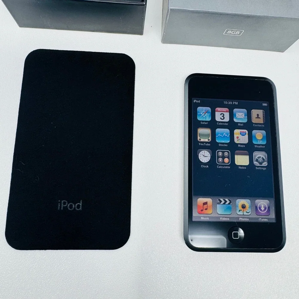 Apple iPod touch 1st Generation 8GB Black MA623LL/A Model A1213 with Box